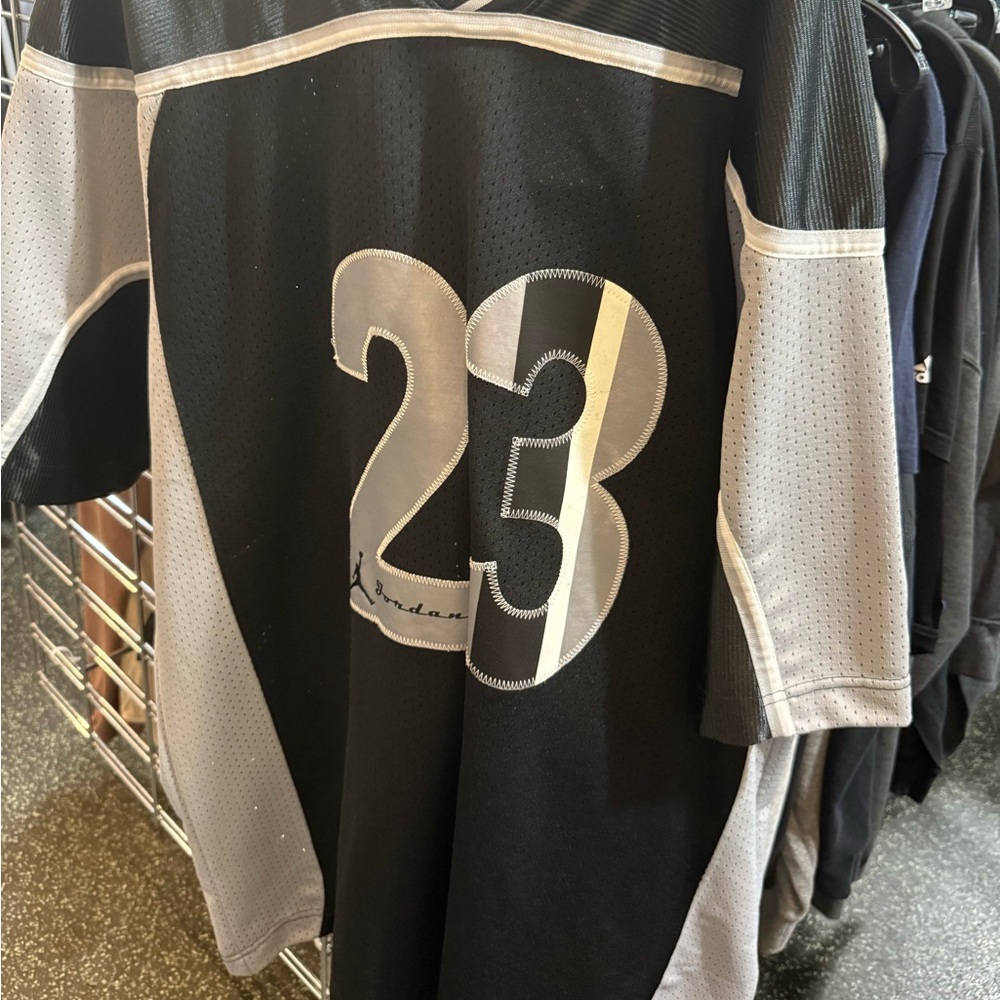 Jordan Jumpman Black and Gray Basketball football Sports Jersey size xl